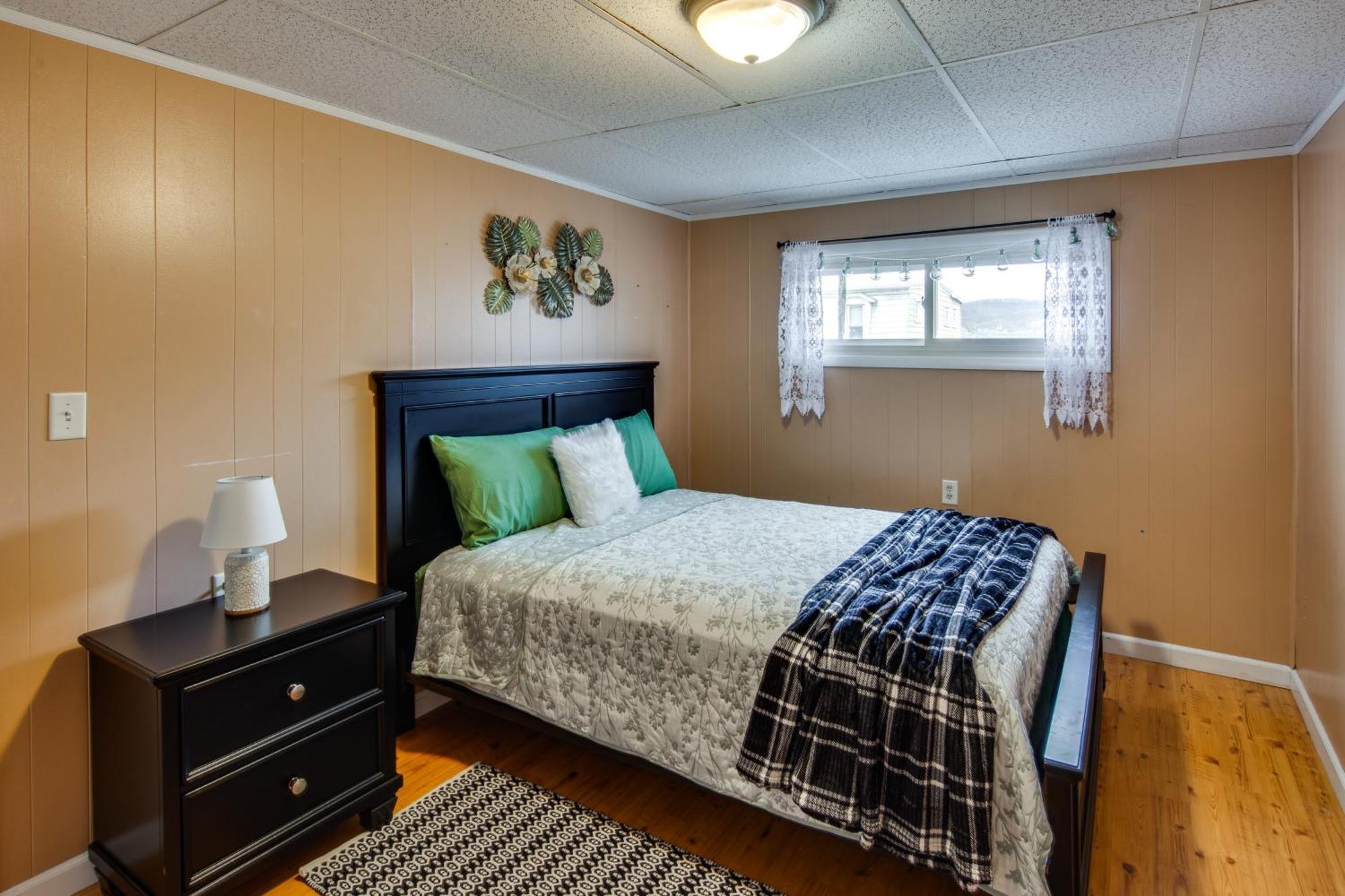 Family-friendly Abode With Spacious Patio! Holiday home Altoona