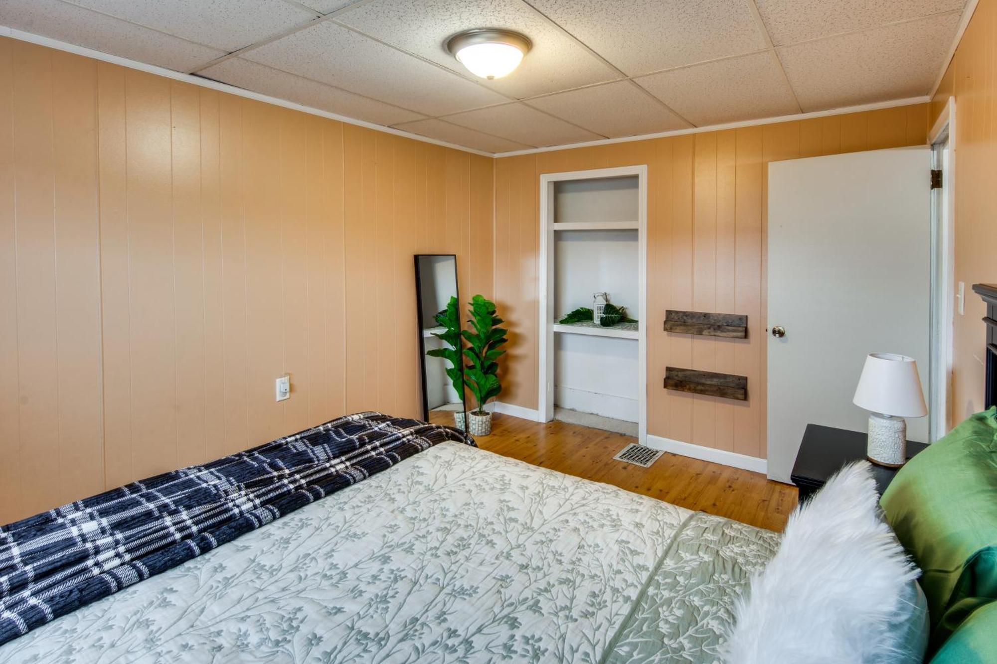 Family-friendly Abode With Spacious Patio! Holiday home Altoona