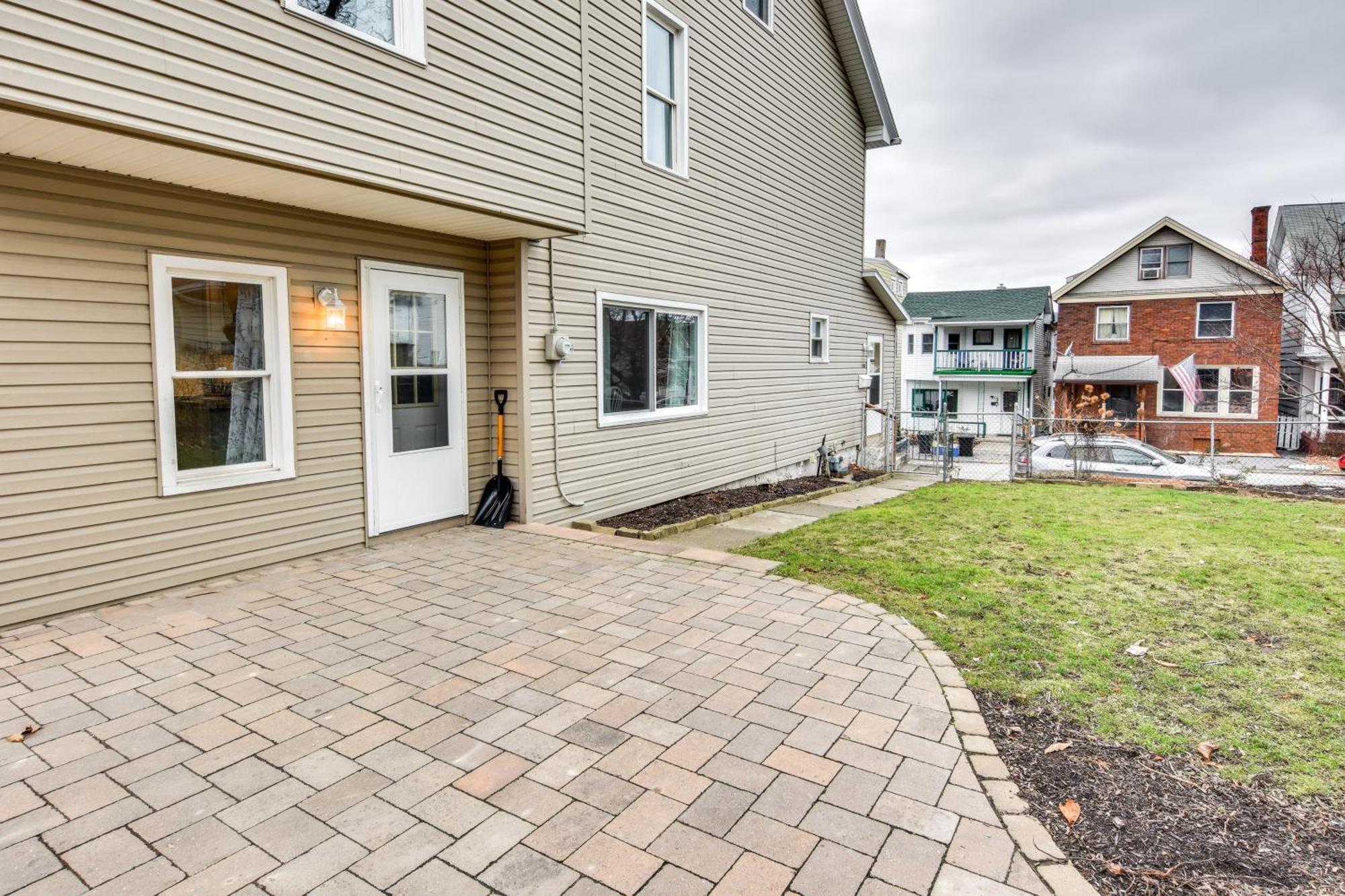 Holiday home Family-friendly Abode With Spacious Patio! Altoona