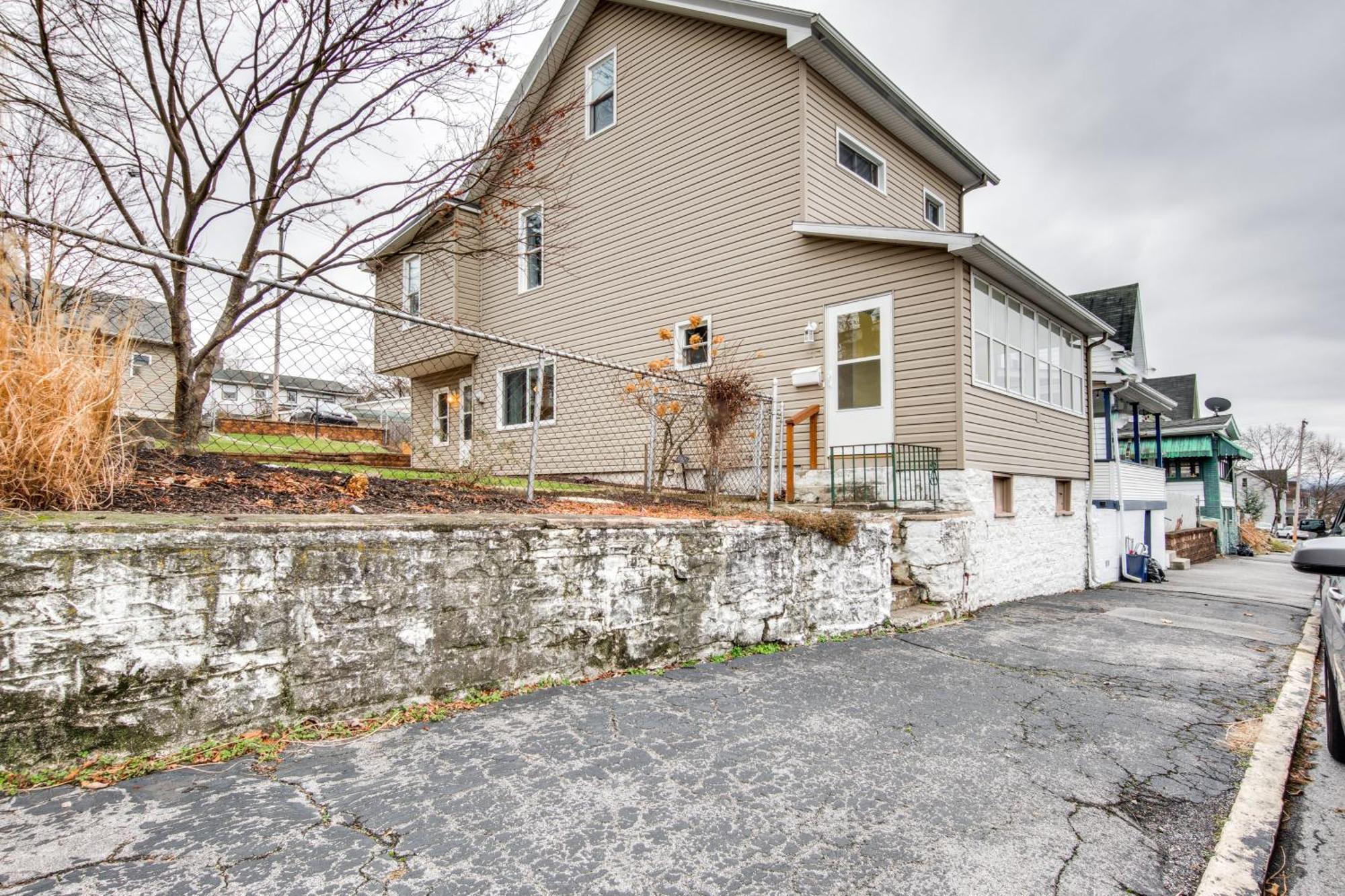 Holiday home Family-friendly Abode With Spacious Patio! Altoona